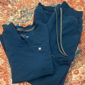 Fabletics Women’s Scrub Set